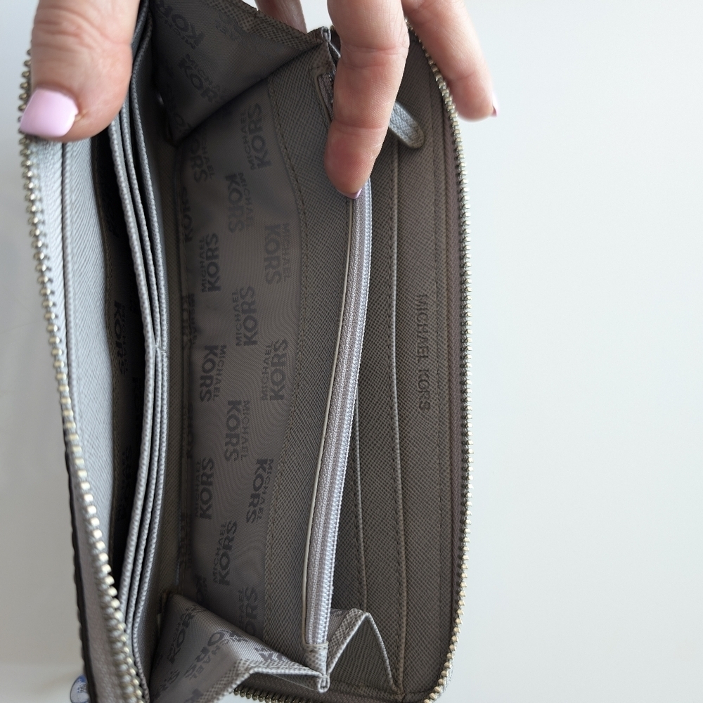 Michael Kors wallet BNWT - Picture 3 of 3